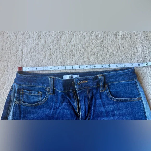 CAbi Women's Blue Jean Shorts with Frayed Hem. Size 4 - Picture 7 of 9